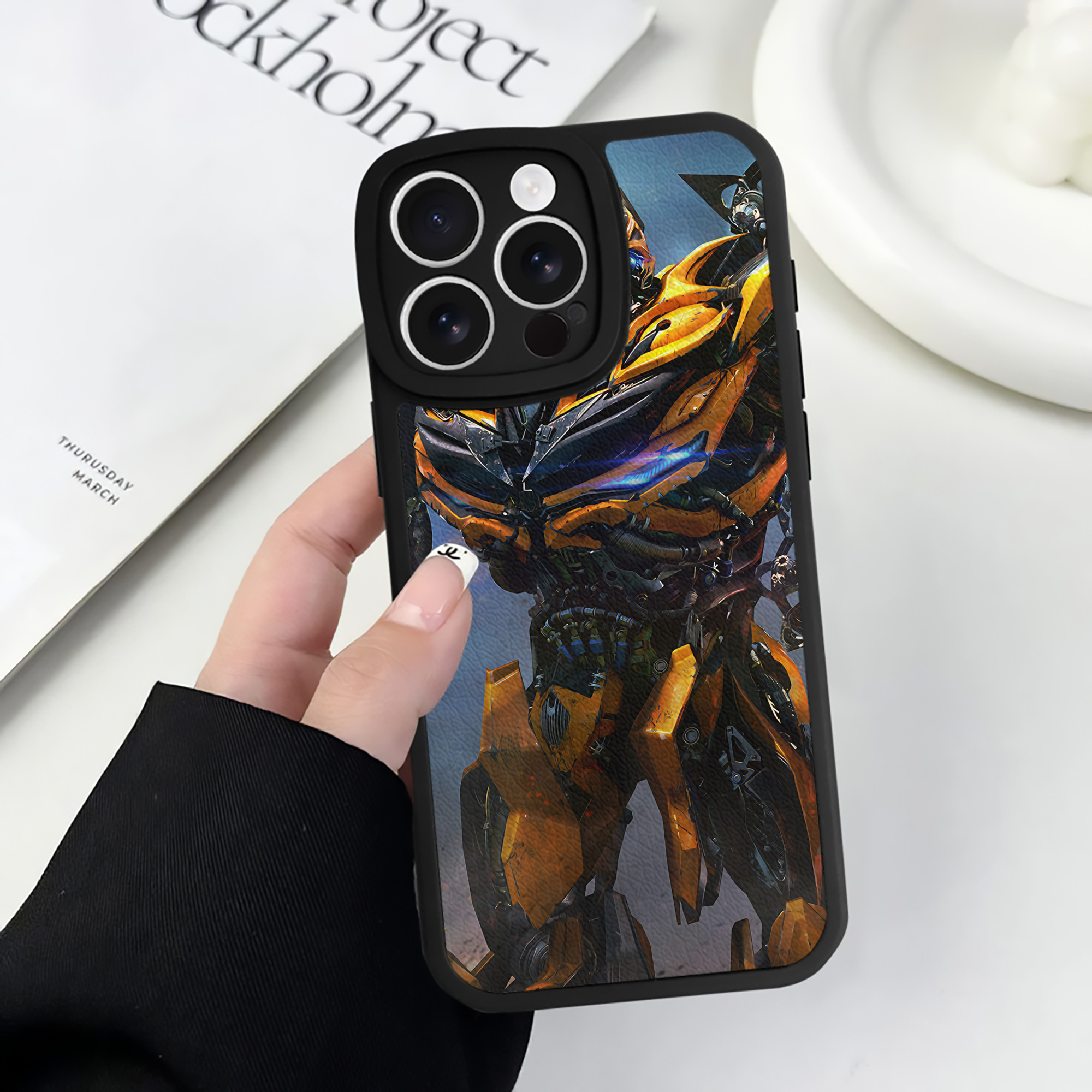 （画像用） Transformers トランスフォーマー 【iPhone 16シリーズ対応】シリコンスマホケース（レザー調） 材質：シリコン